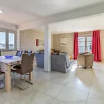 Daire 4 Bedroom Gorgeous In *