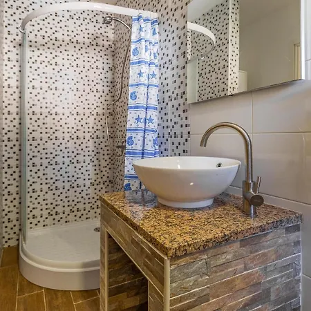 4 Bedroom Gorgeous In Medulin