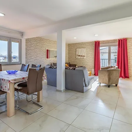 Apartament 4 Bedroom Gorgeous In *