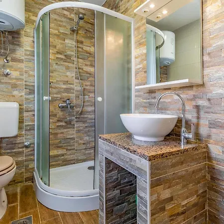 4 Bedroom Gorgeous In