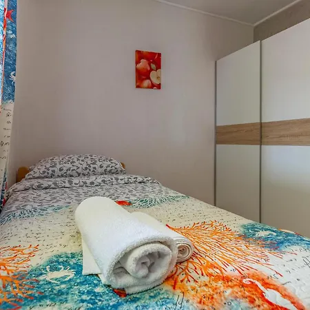 4 Bedroom Gorgeous In Apartment