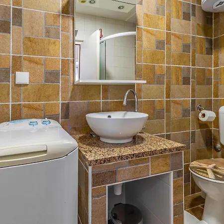Apartment 4 Bedroom Gorgeous In *