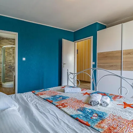 4 Bedroom Gorgeous In Apartment Medulin