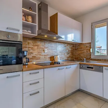 4 Bedroom Gorgeous In * Medulin