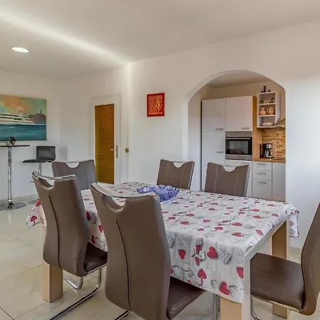 4 Bedroom Gorgeous In * Medulin