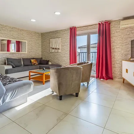4 Bedroom Gorgeous In * Medulin