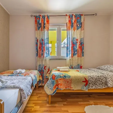 Cozy Apartment In Medulin With Wifi *